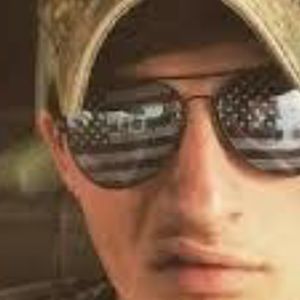 Meet your Posher, Devin